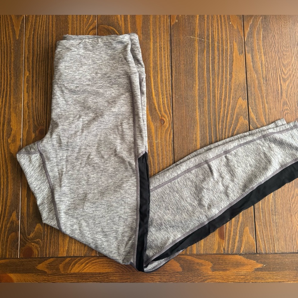 asics leggings women mesh 
Never worn
Size medium